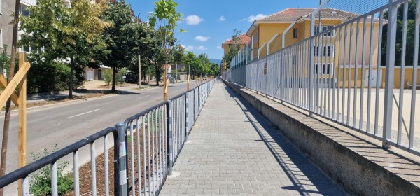 Нови тротоари, асфалтирани улици и междублокови пространства в Kазанлък