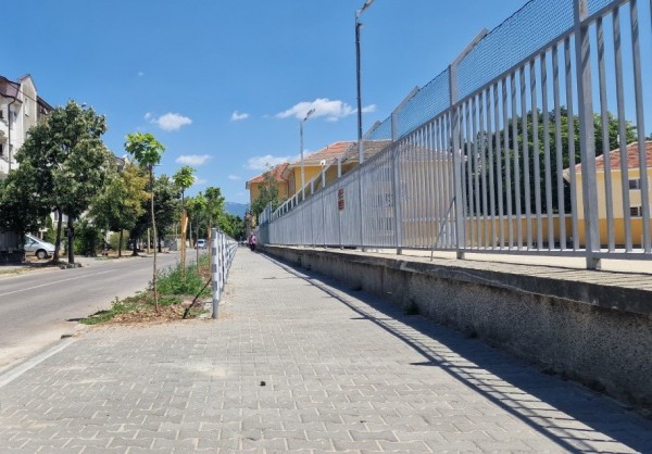 Нови тротоари, асфалтирани улици и междублокови пространства в Kазанлък