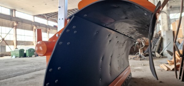 Община Казанлък закупи мултифункционален камион за Общинското предприятие по чистота