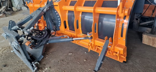 Община Казанлък закупи мултифункционален камион за Общинското предприятие по чистота