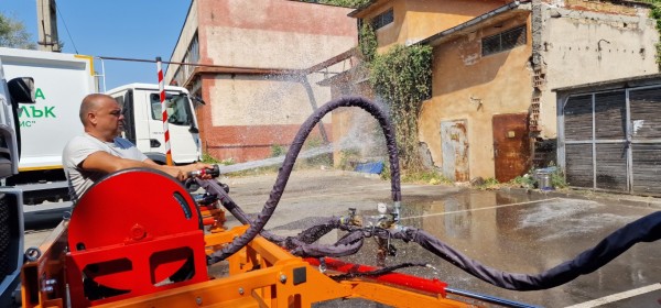 Община Казанлък закупи мултифункционален камион за Общинското предприятие по чистота