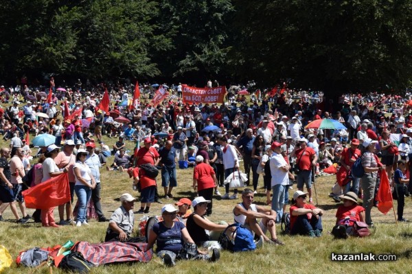 Традиционният събор на Бузлуджа събра хиляди социалисти от цялата страна 