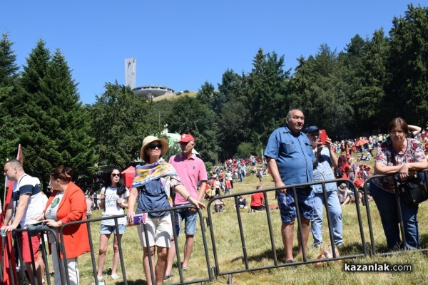 Традиционният събор на Бузлуджа събра хиляди социалисти от цялата страна 