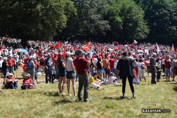 Традиционният събор на Бузлуджа събра хиляди социалисти от цялата страна 