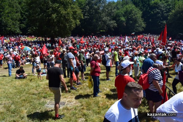 Традиционният събор на Бузлуджа събра хиляди социалисти от цялата страна 