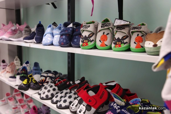 Новият магазин за детски дрешки DRESSCODE Kids посреща най-малките с детски кът