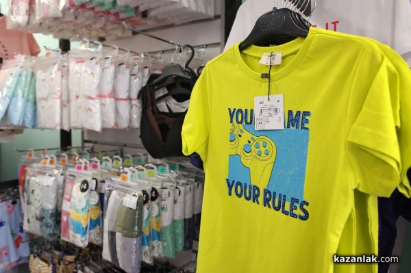 Новият магазин за детски дрешки DRESSCODE Kids посреща най-малките с детски кът