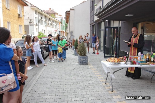 Новият магазин за детски дрешки DRESSCODE Kids посреща най-малките с детски кът