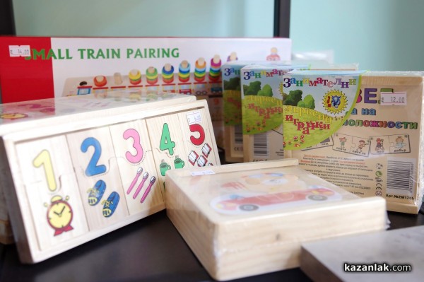 Новият магазин за детски дрешки DRESSCODE Kids посреща най-малките с детски кът