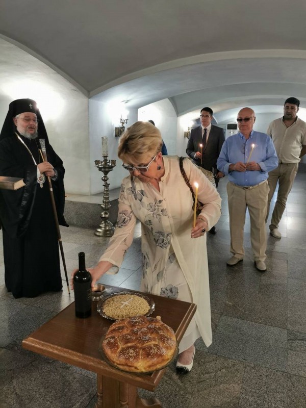 Посланикът на Русия Елеонора Митрофанова посети храм-паметника в Шипка
