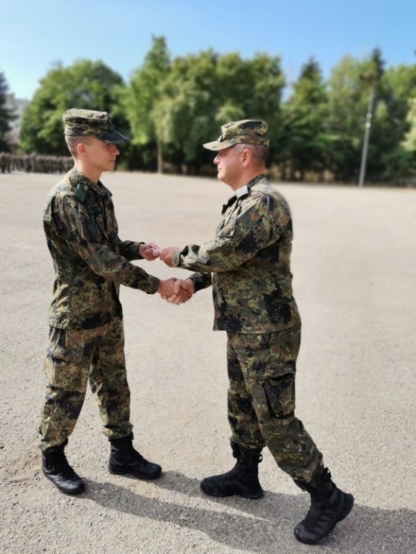 Лейтенанти от НВУ „Васил Левски” попълниха редиците на 61-ва Стрямска механизирана бригада в Казанлък