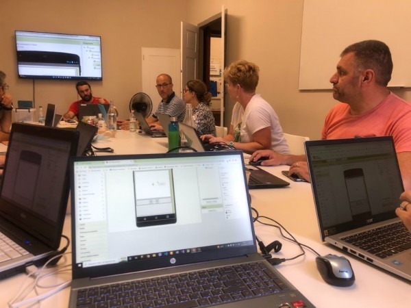 Обучителите на ИКТ Център създават мобилни приложения