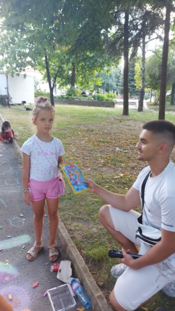 Малки и големи рисуваха на асфалт в Павел баня 