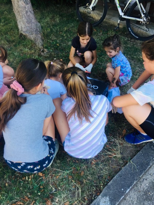 Шипченци почистиха и облагородиха детския парк в града