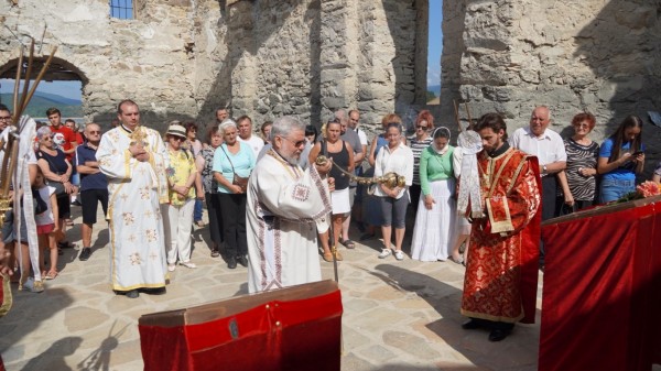 Митрополит Киприан служи в Потопената църква край “Жребчево“