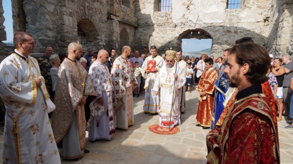 Митрополит Киприан служи в Потопената църква край “Жребчево“