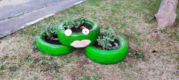 Шипченци почистиха и облагородиха детския парк в града