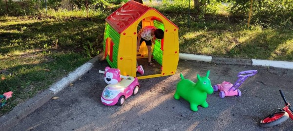 Шипченци почистиха и облагородиха детския парк в града