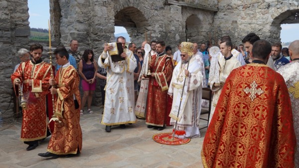 Митрополит Киприан служи в Потопената църква край “Жребчево“