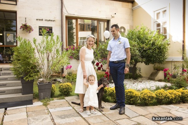 Казанлъчани се ожениха в градината на къща-музей „Чудомир” 