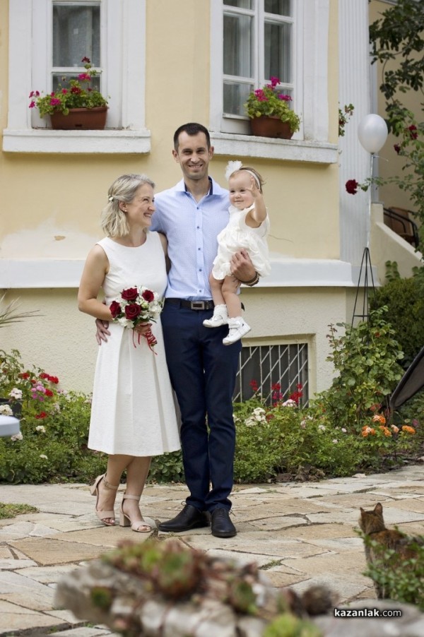 Казанлъчани се ожениха в градината на къща-музей „Чудомир” 