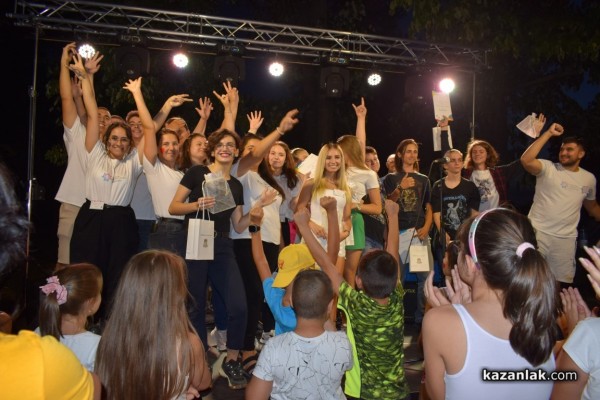 С огнено шоу и хубава музика казанлъчани отбелязаха Международния ден на младежта