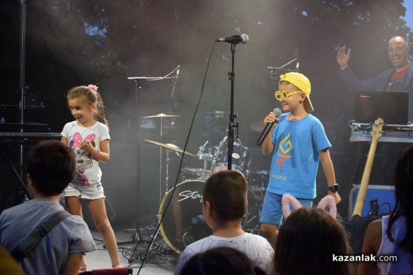 С огнено шоу и хубава музика казанлъчани отбелязаха Международния ден на младежта