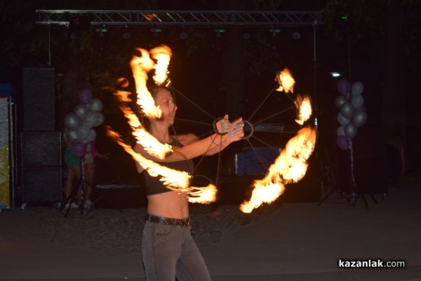 С огнено шоу и хубава музика казанлъчани отбелязаха Международния ден на младежта