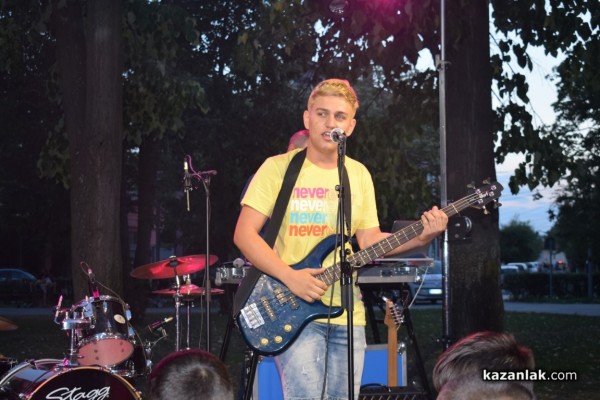 С огнено шоу и хубава музика казанлъчани отбелязаха Международния ден на младежта