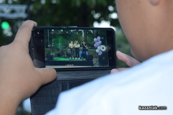 С огнено шоу и хубава музика казанлъчани отбелязаха Международния ден на младежта