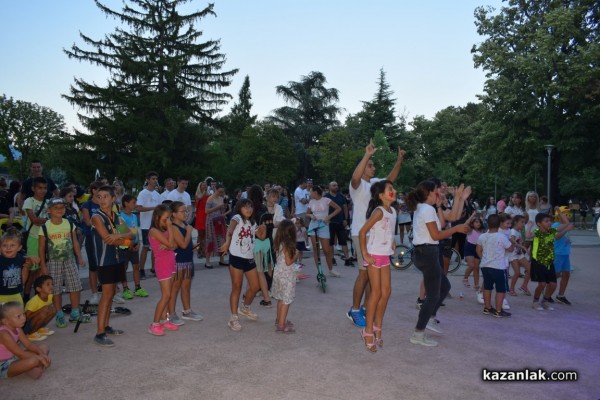 С огнено шоу и хубава музика казанлъчани отбелязаха Международния ден на младежта