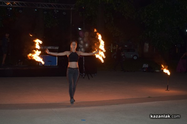 С огнено шоу и хубава музика казанлъчани отбелязаха Международния ден на младежта