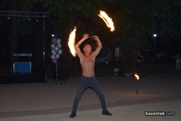С огнено шоу и хубава музика казанлъчани отбелязаха Международния ден на младежта