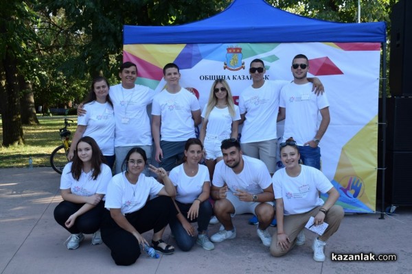 С огнено шоу и хубава музика казанлъчани отбелязаха Международния ден на младежта