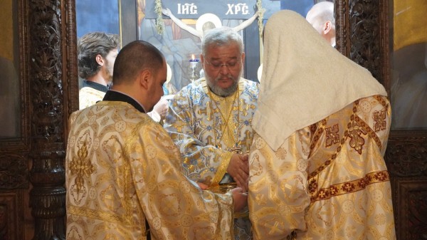 На Успение Богородично – митрополит Киприан служи в Казанлък