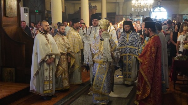 На Успение Богородично – митрополит Киприан служи в Казанлък