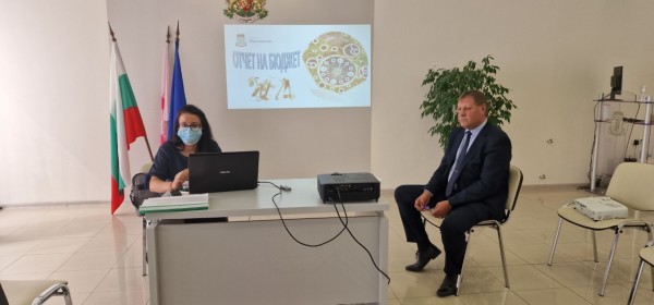 Продължени социални мерки и политики на Кмета Галина Стоянова отчете Бюджет 2021 на Община Казанлък