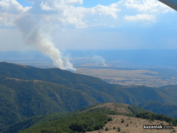 Полигона гори. Пламъците се разпростират и в посока Мъглиж  / Обновена