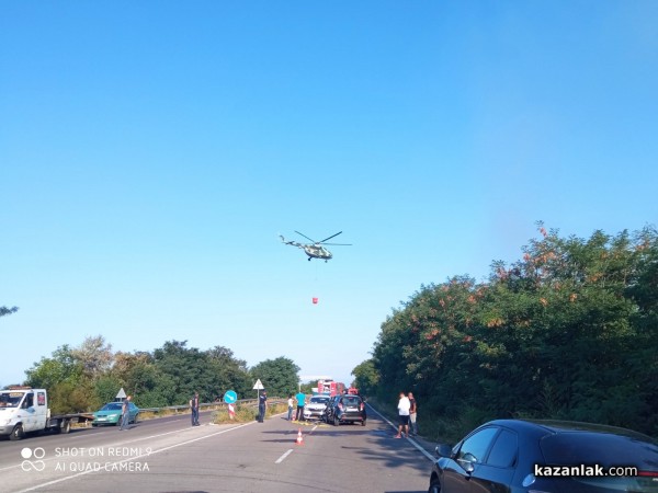 Кола се блъсна в патрулка, има пострадали 