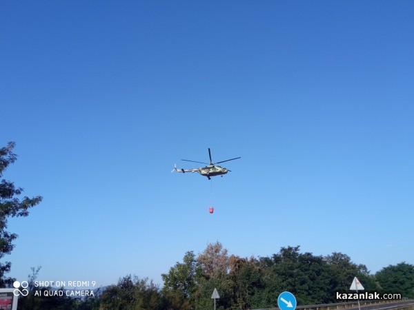 Кола се блъсна в патрулка, има пострадали 