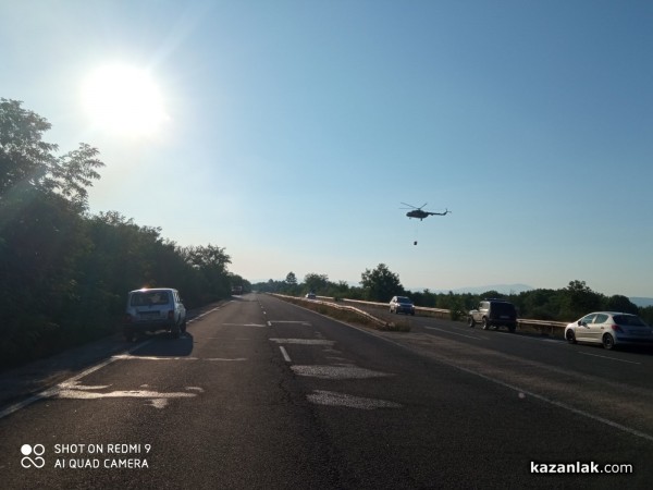 Кола се блъсна в патрулка, има пострадали 