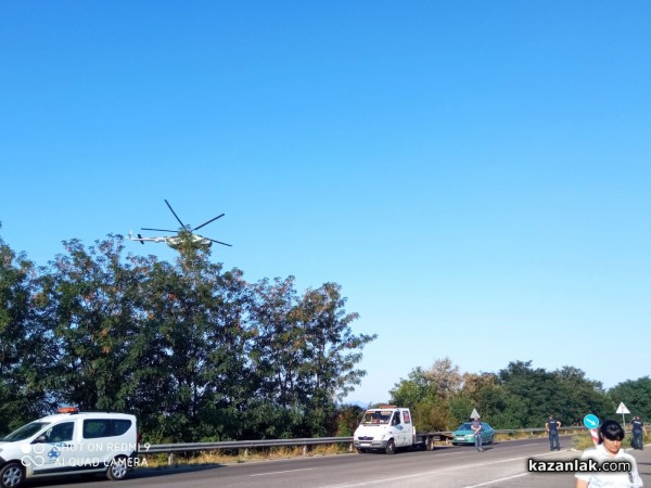 Кола се блъсна в патрулка, има пострадали 