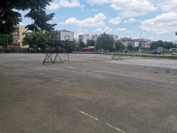 Община Казанлък спечели проект за обновяване на спортната площадка на ОУ „Никола Вапцаров“ и ПГ „Академик Петко Стайнов“
