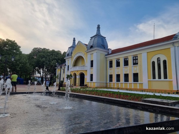 Със светлинно шоу откриха реставрираната баня в с. Ягода / ВИДЕО