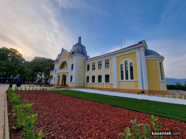 Със светлинно шоу откриха реставрираната баня в с. Ягода / ВИДЕО