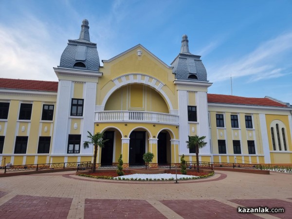 Със светлинно шоу откриха реставрираната баня в с. Ягода / ВИДЕО