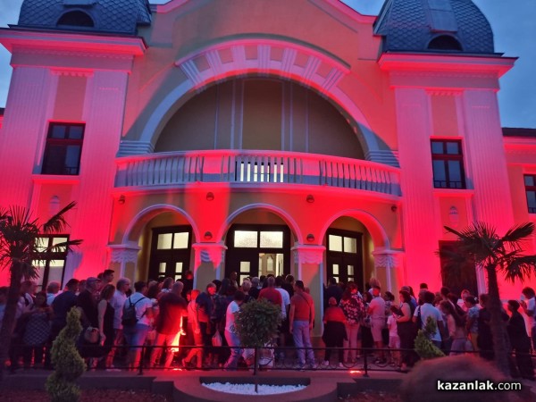 Със светлинно шоу откриха реставрираната баня в с. Ягода / ВИДЕО