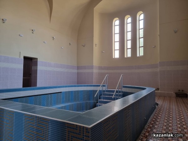 Със светлинно шоу откриха реставрираната баня в с. Ягода / ВИДЕО