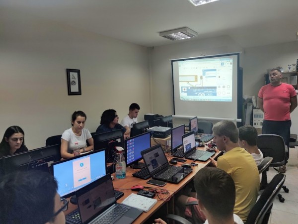 ИКТ Център записва ученици за 2022-2023 в курсове по програмиране, роботика и ИТ