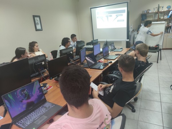 Млади програмисти от ИКТ Център на обучение в Римини
